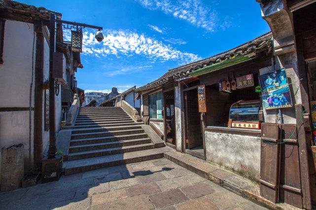 韩国一市场深夜发生重大火灾 227家店被烧毁